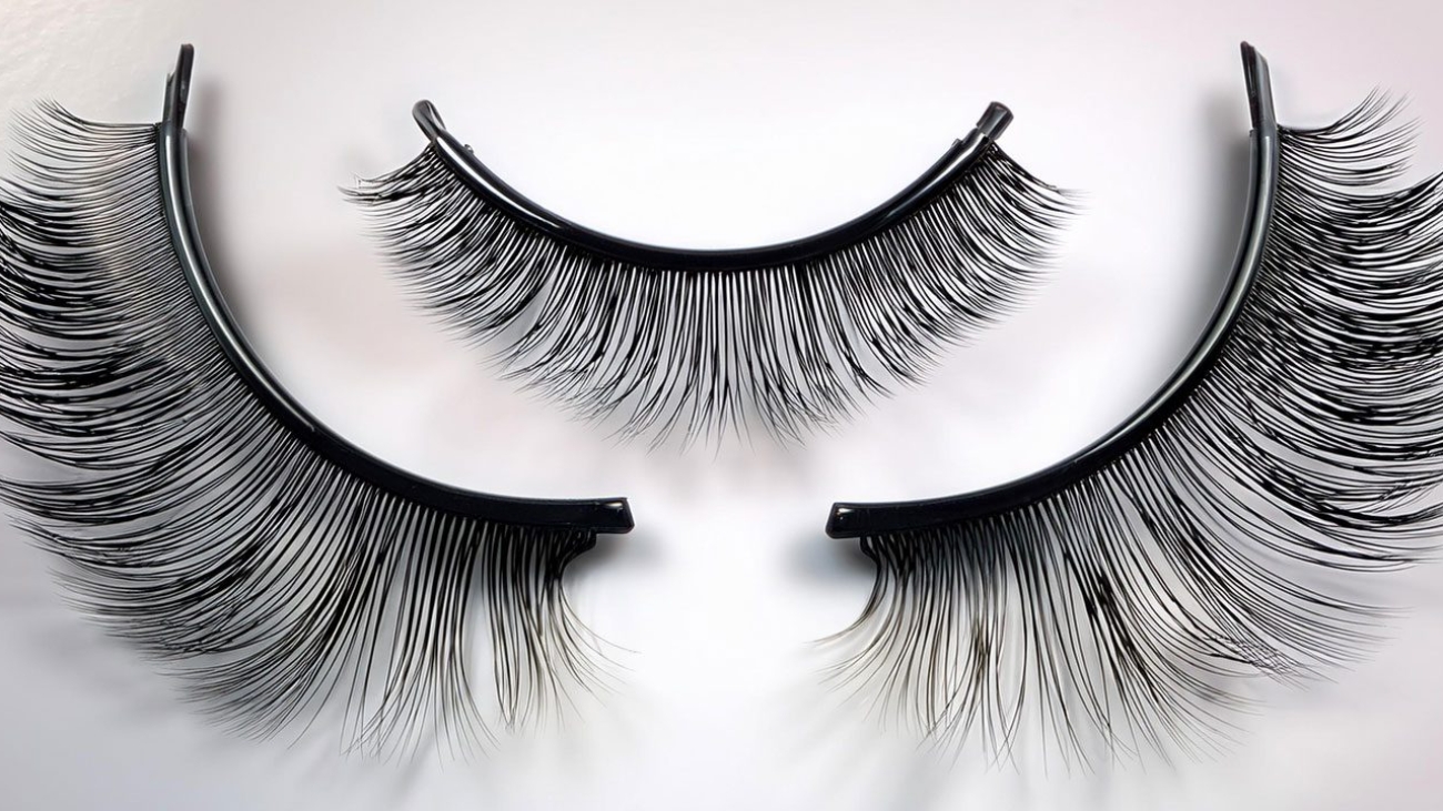 An image of machine-made false eyelashes in a modern factory, representing when did false eyelashes come out for mass production